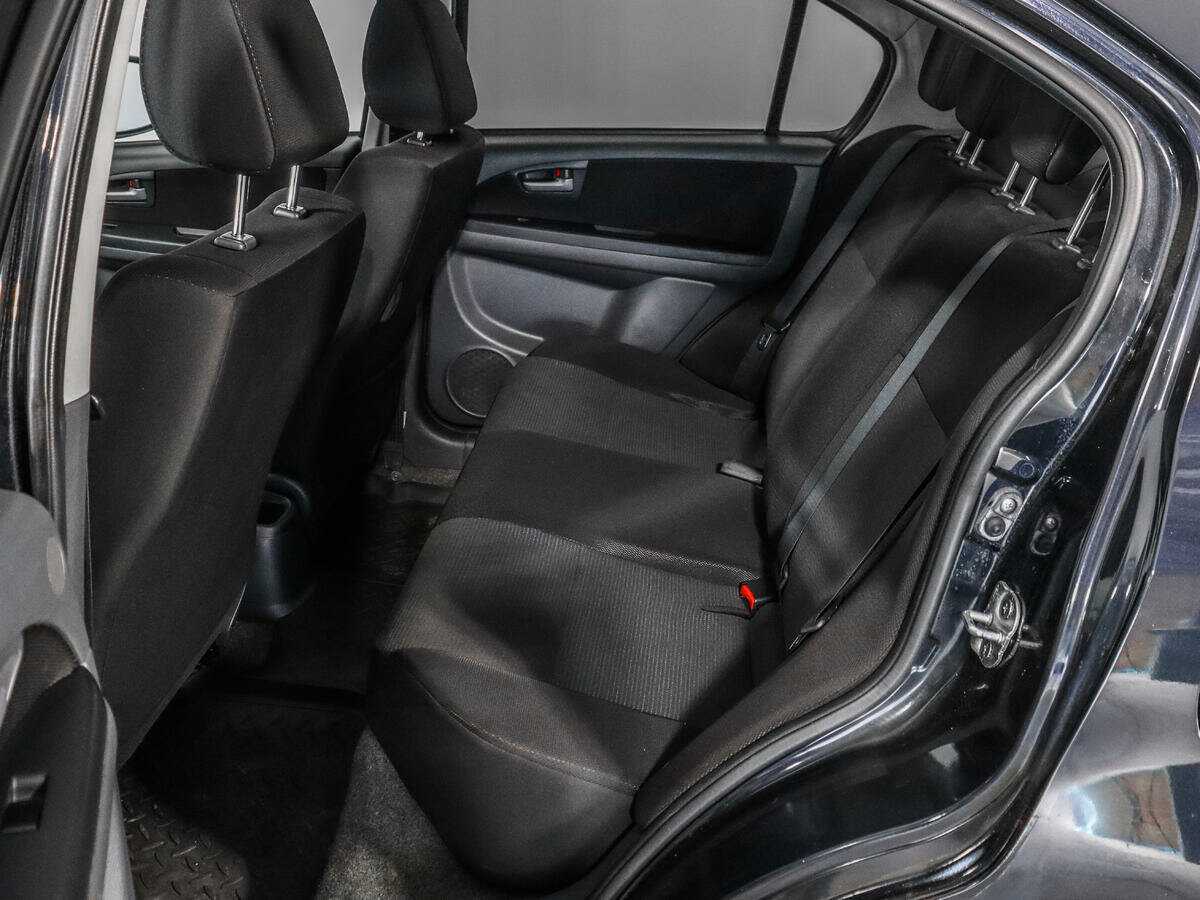 Suzuki SX4 с пробегом — 2008 год. Фото: #9