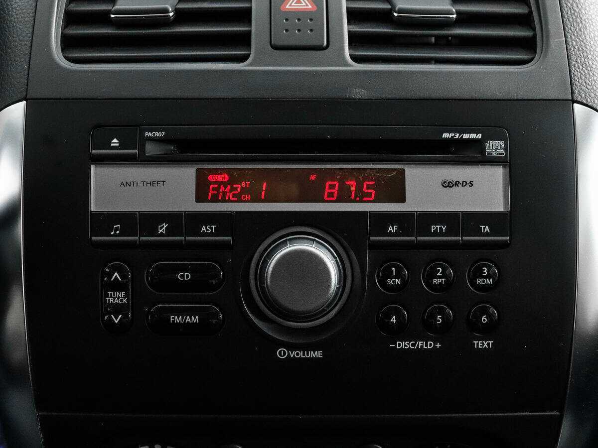 Suzuki SX4 с пробегом — 2008 год. Фото: #12