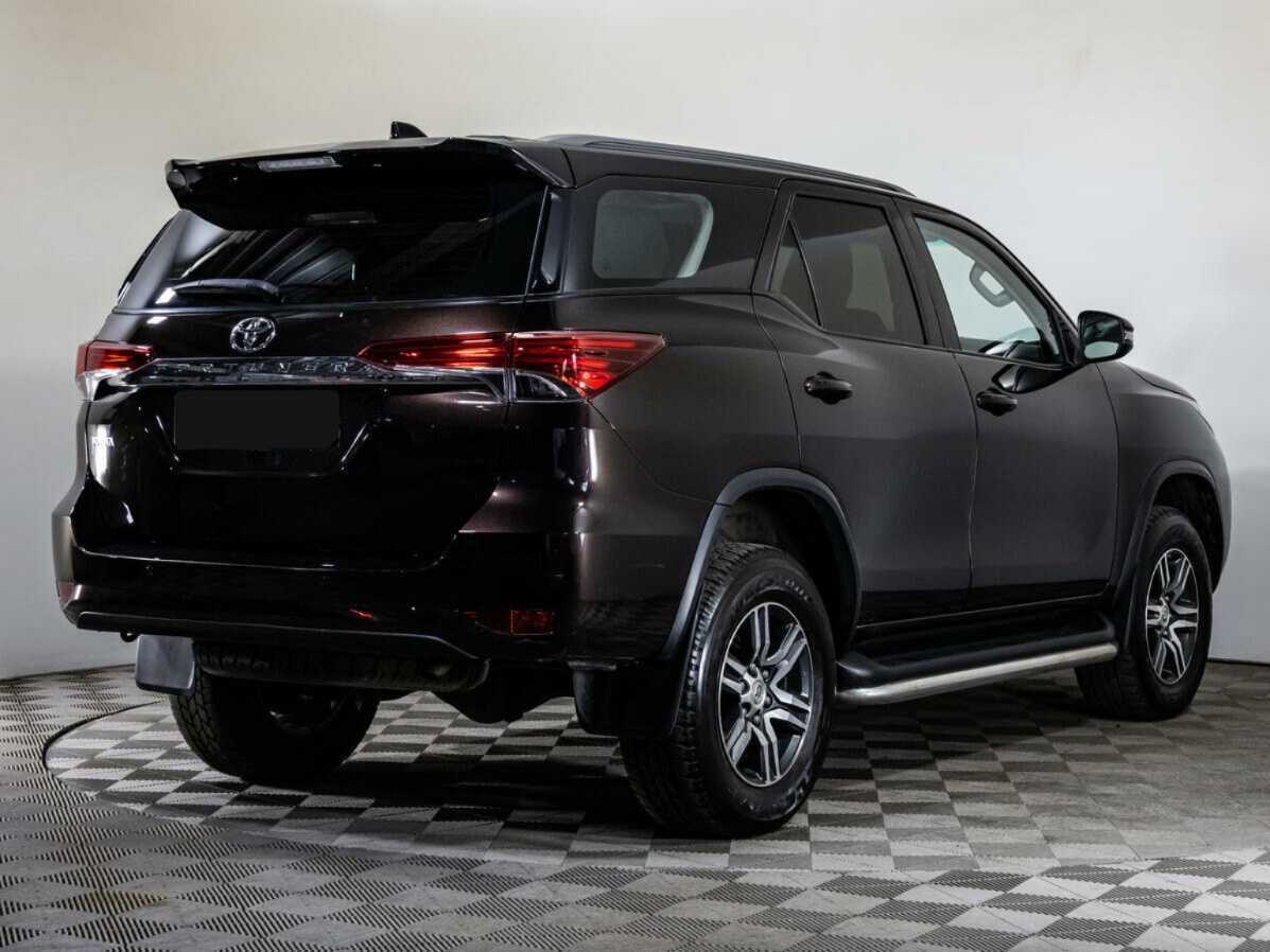 Toyota Fortuner с пробегом — 2018 год. Фото: #3