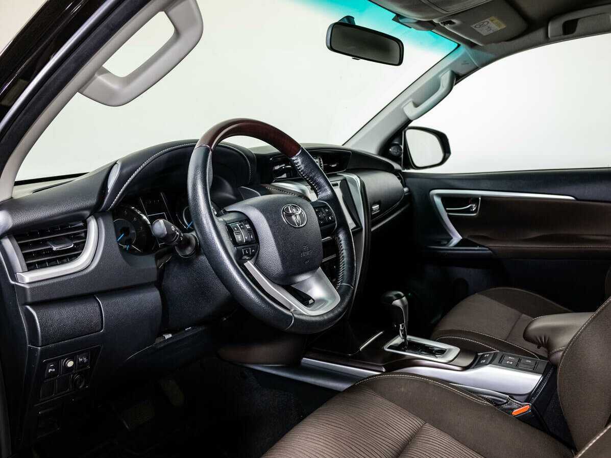 Toyota Fortuner с пробегом — 2018 год. Фото: #8