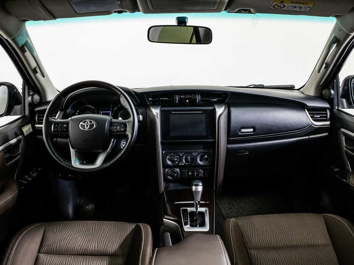 Toyota Fortuner с пробегом — 2018 год. Фото: #10