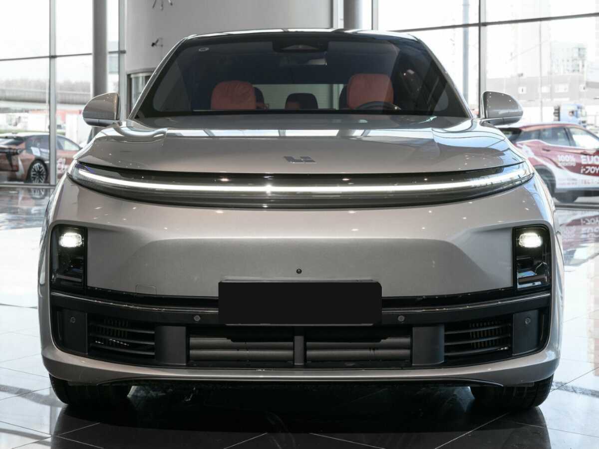 LiXiang L7 с пробегом — 2024 год. Фото: #1