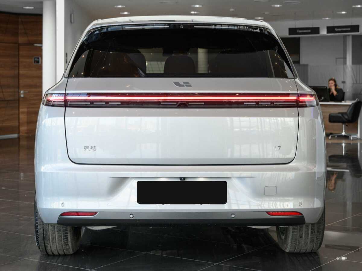 LiXiang L7 с пробегом — 2024 год. Фото: #4