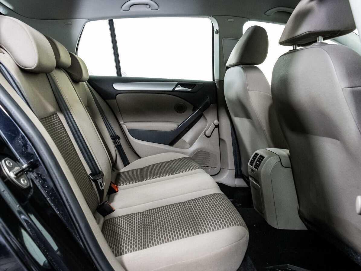 Volkswagen Golf с пробегом — 2009 год. Фото: #9