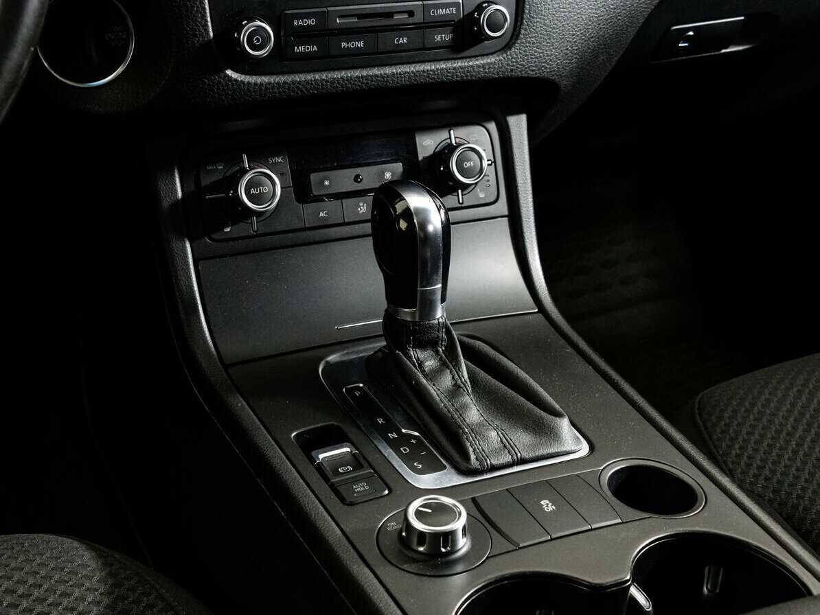 Volkswagen Touareg с пробегом — 2011 год. Фото: #12