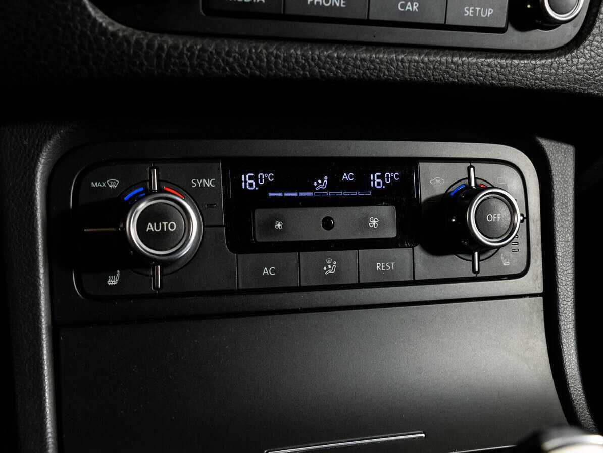 Volkswagen Touareg с пробегом — 2011 год. Фото: #15