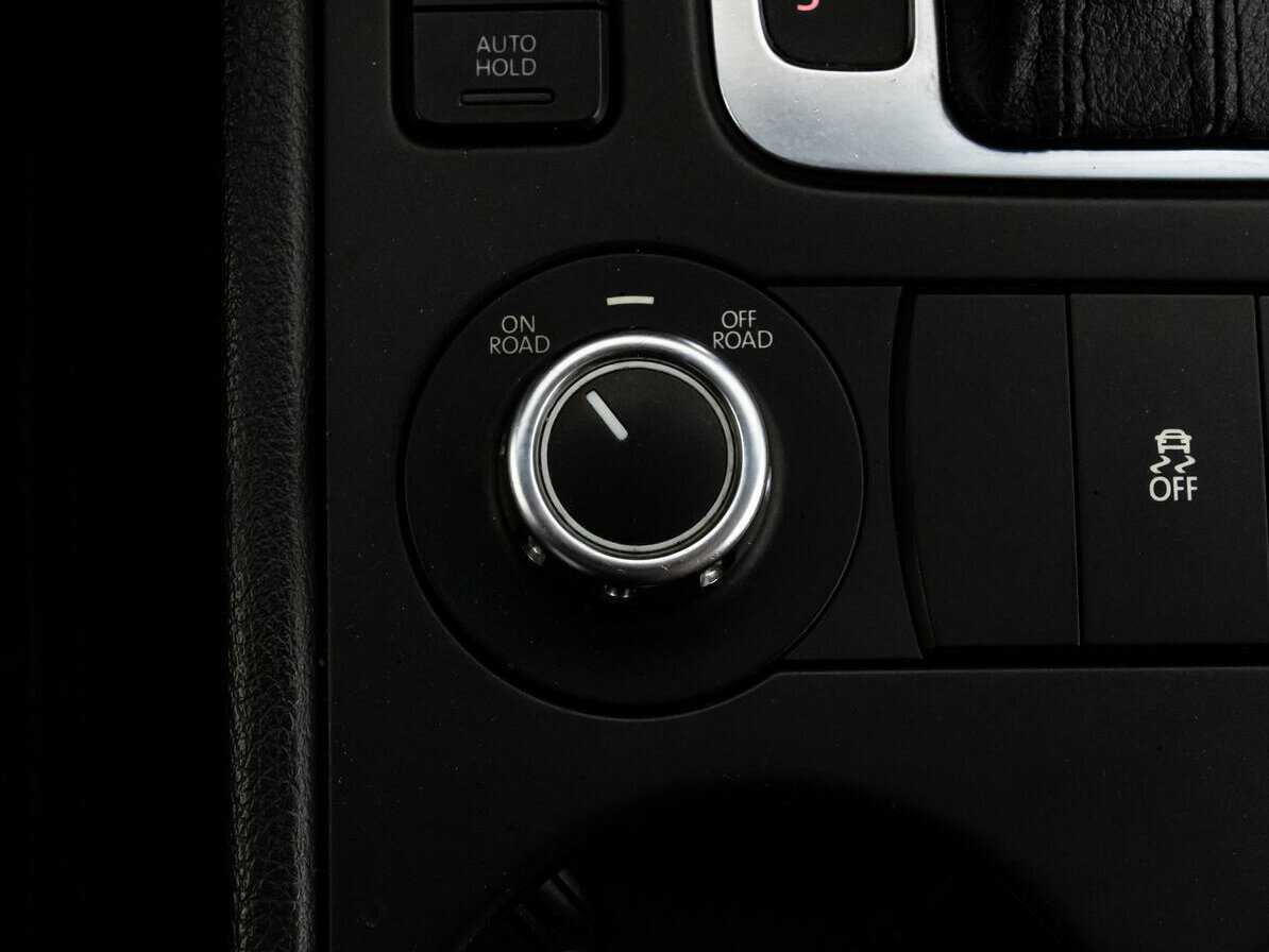 Volkswagen Touareg с пробегом — 2011 год. Фото: #16