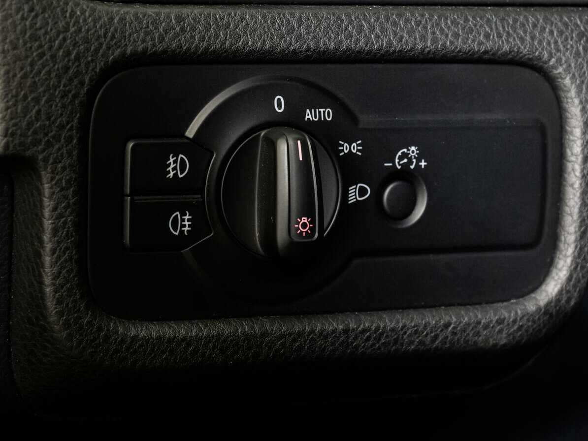 Volkswagen Touareg с пробегом — 2011 год. Фото: #17