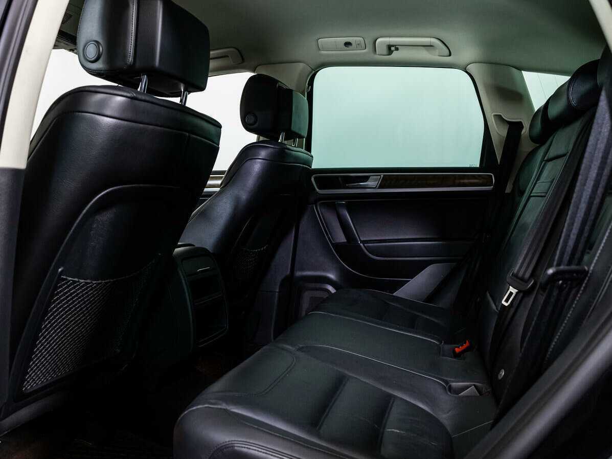 Volkswagen Touareg с пробегом — 2015 год. Фото: #8