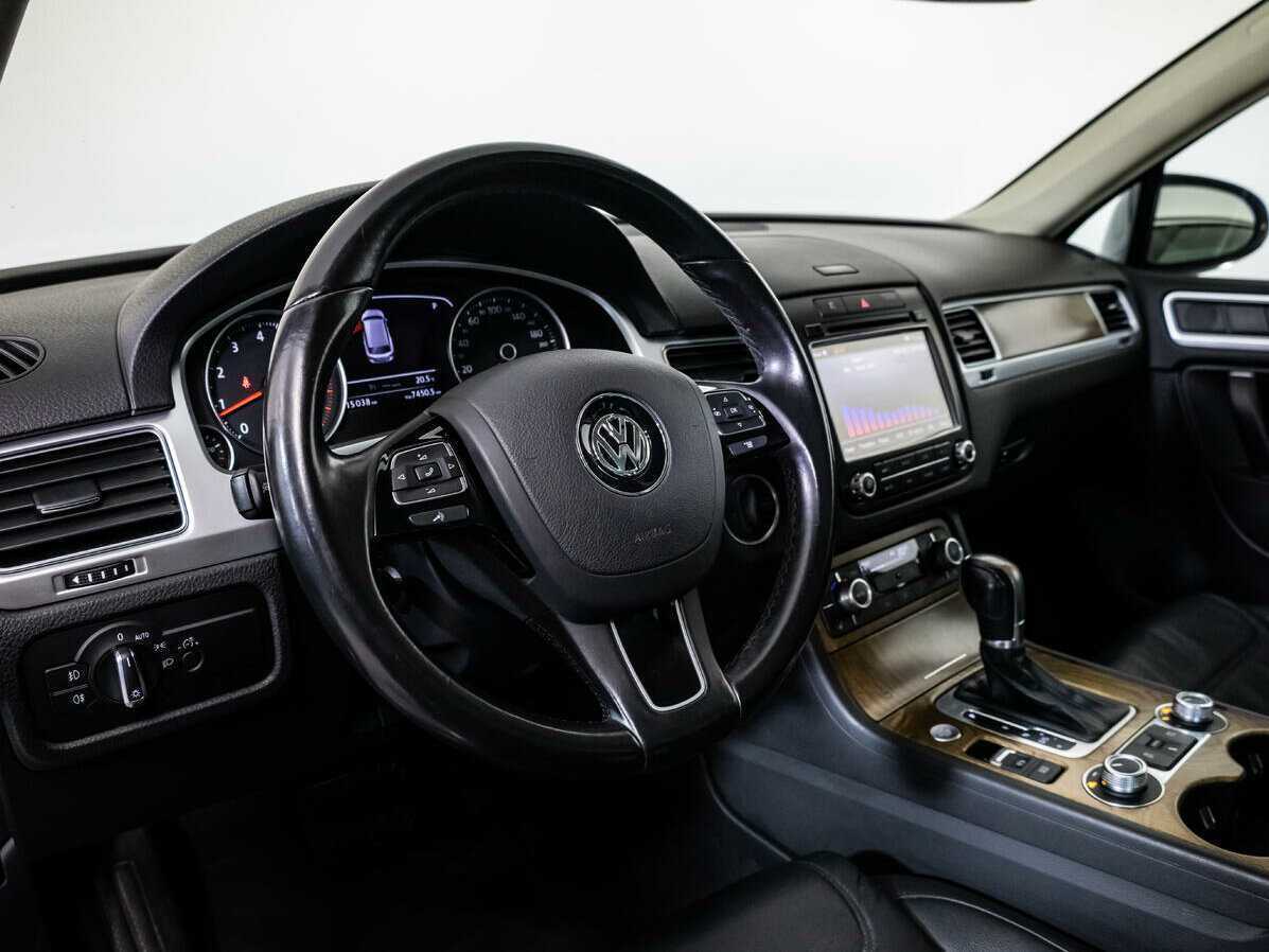 Volkswagen Touareg с пробегом — 2015 год. Фото: #9