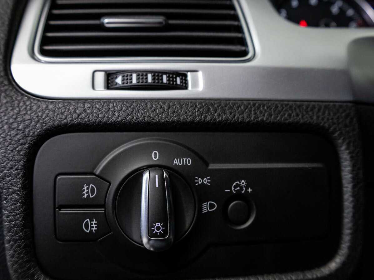 Volkswagen Touareg с пробегом — 2015 год. Фото: #10