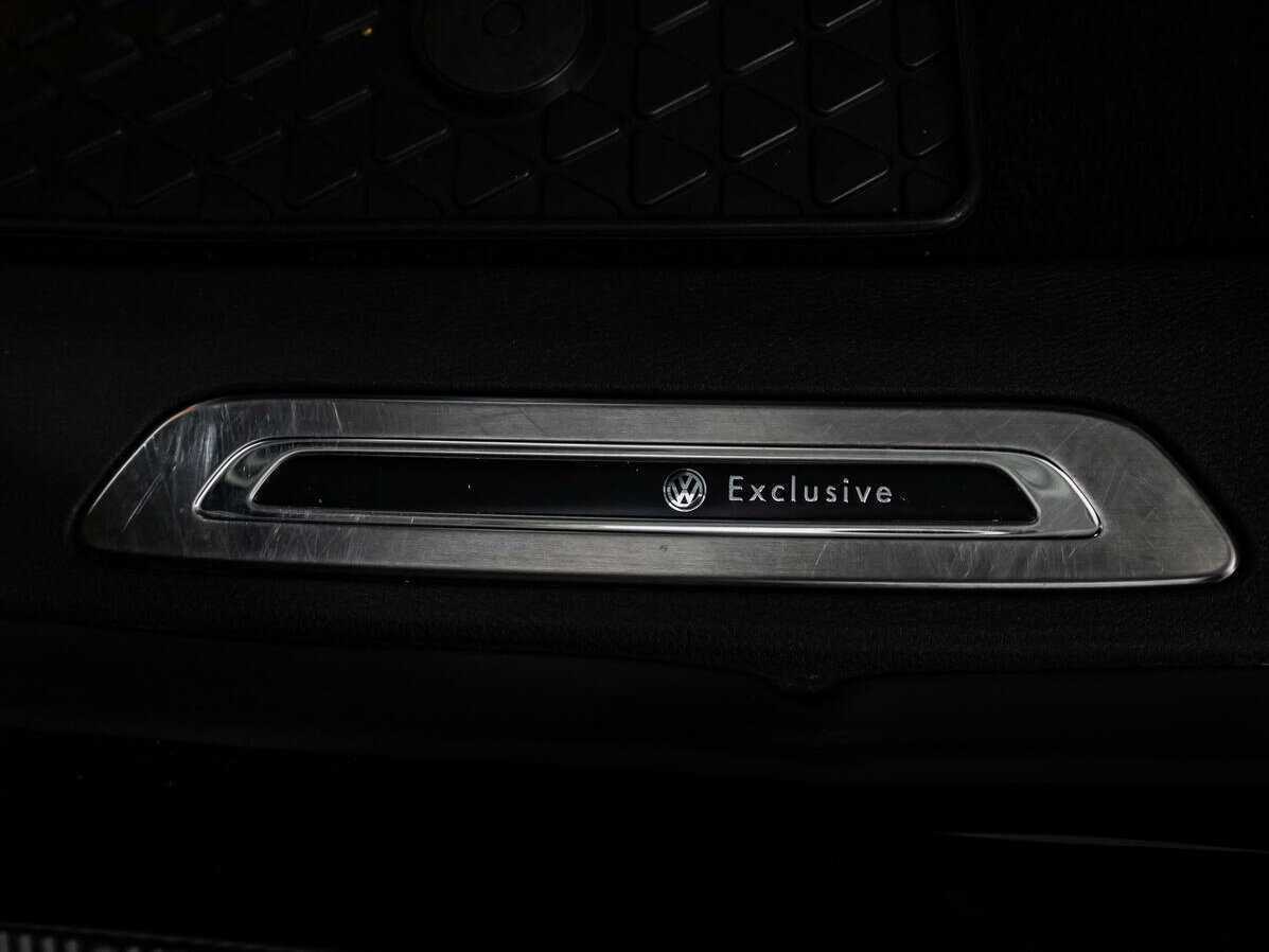 Volkswagen Touareg с пробегом — 2015 год. Фото: #11