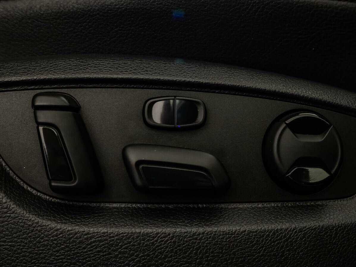 Volkswagen Touareg с пробегом — 2015 год. Фото: #12