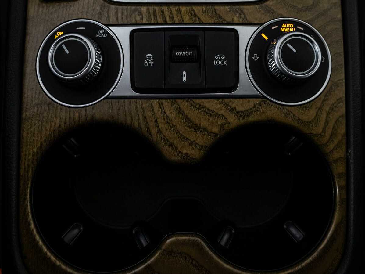 Volkswagen Touareg с пробегом — 2015 год. Фото: #15