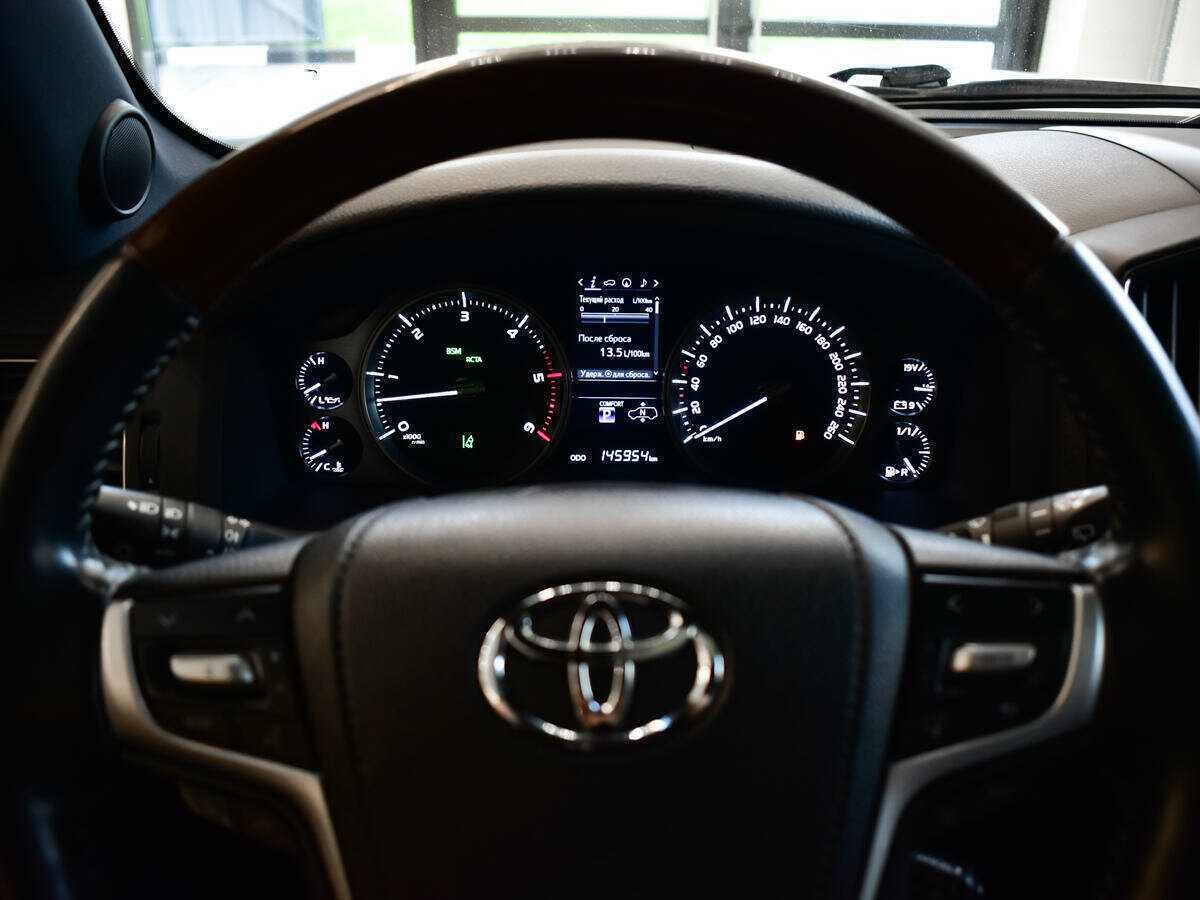 Toyota Land Cruiser с пробегом — 2017 год. Фото: #8