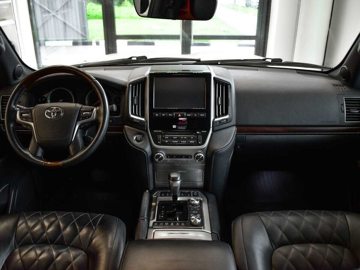 Toyota Land Cruiser с пробегом — 2017 год. Фото: #9
