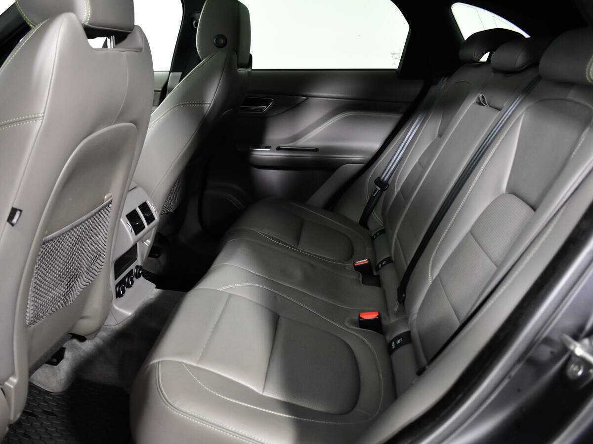 Jaguar F-Pace с пробегом — 2016 год. Фото: #7