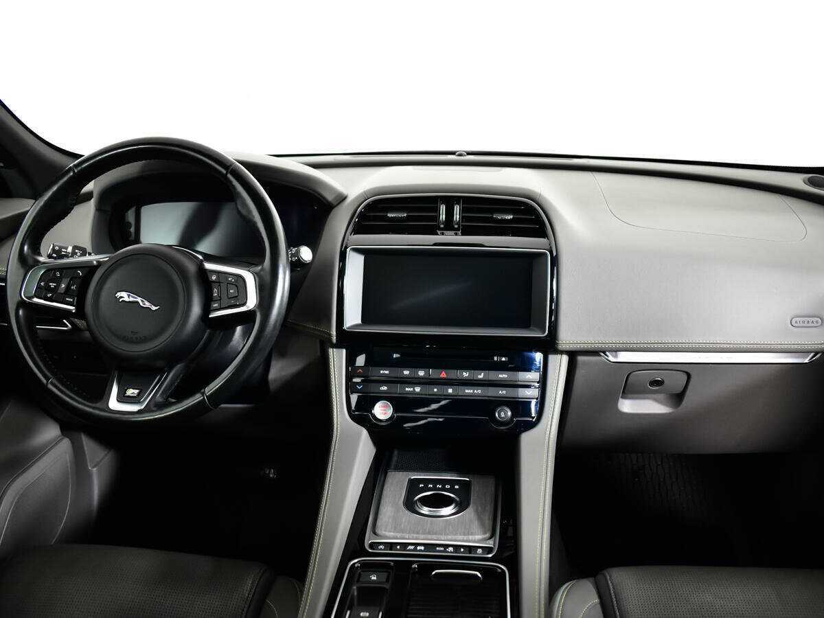 Jaguar F-Pace с пробегом — 2016 год. Фото: #9