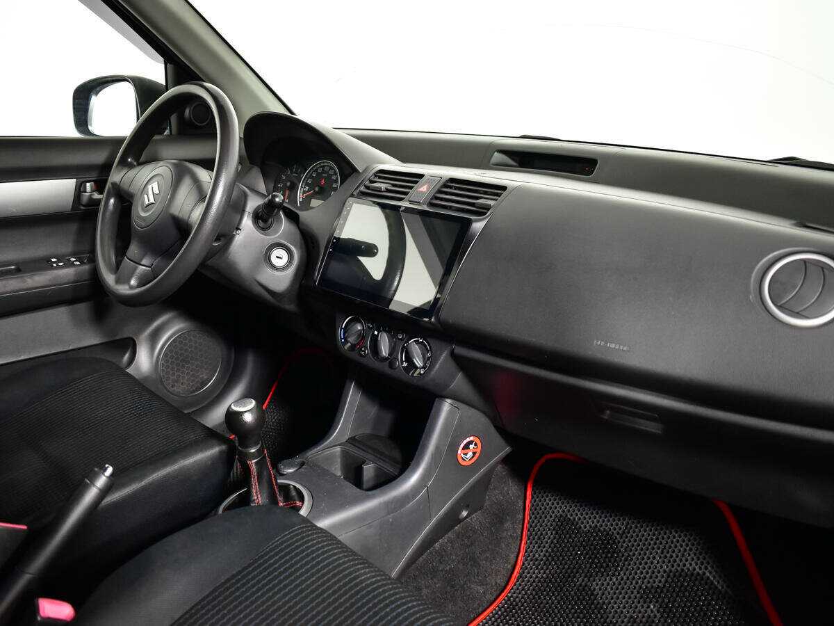 Suzuki Swift с пробегом — 2006 год. Фото: #8