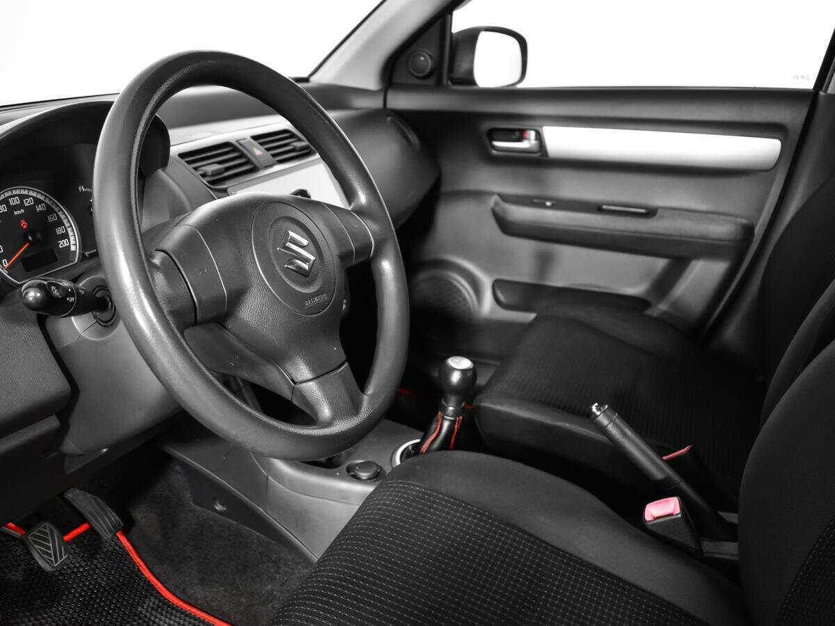 Suzuki Swift с пробегом — 2006 год. Фото: #12