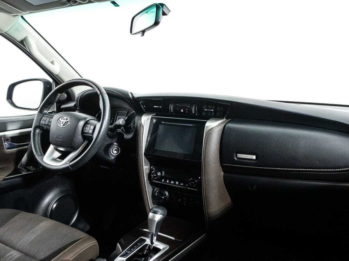 Toyota Fortuner с пробегом — 2018 год. Фото: #8