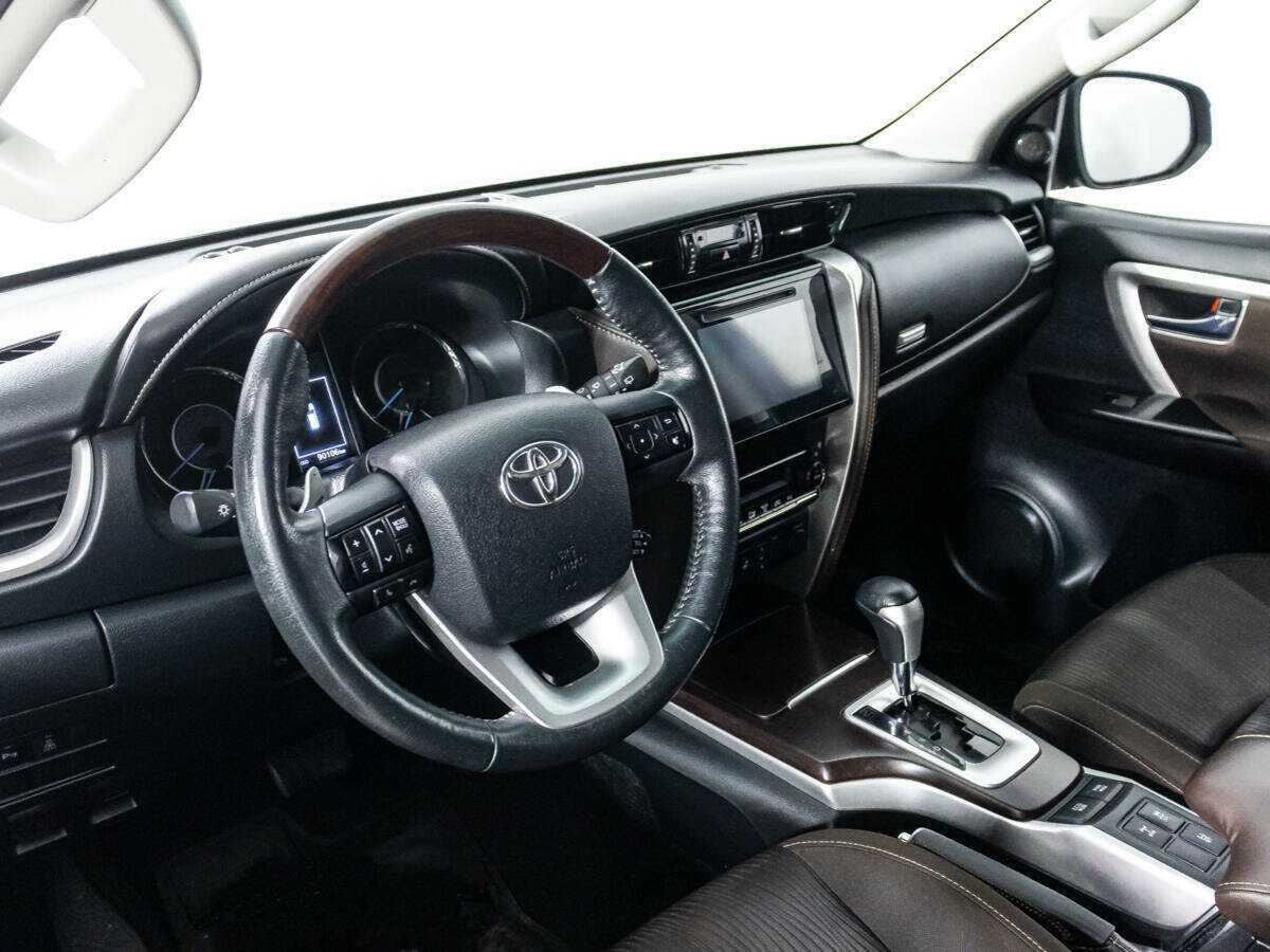 Toyota Fortuner с пробегом — 2018 год. Фото: #10