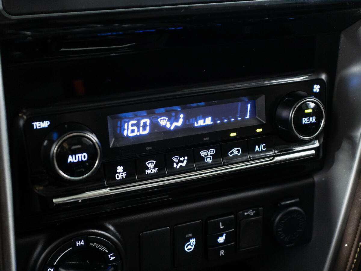 Toyota Fortuner с пробегом — 2018 год. Фото: #15