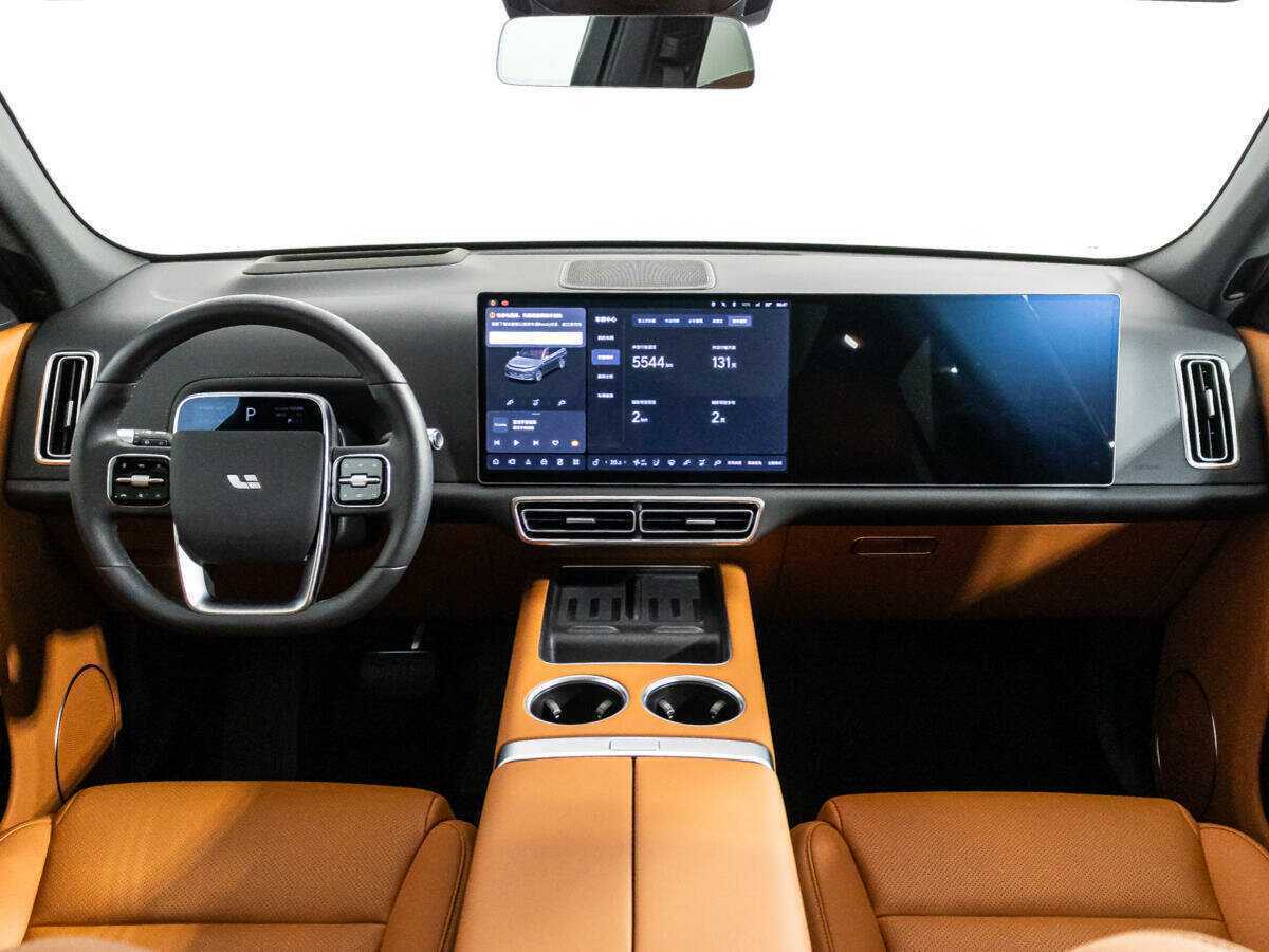 LiXiang L7 с пробегом — 2024 год. Фото: #11