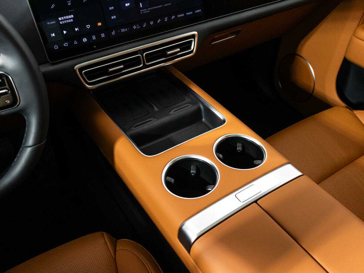 LiXiang L7 с пробегом — 2024 год. Фото: #21