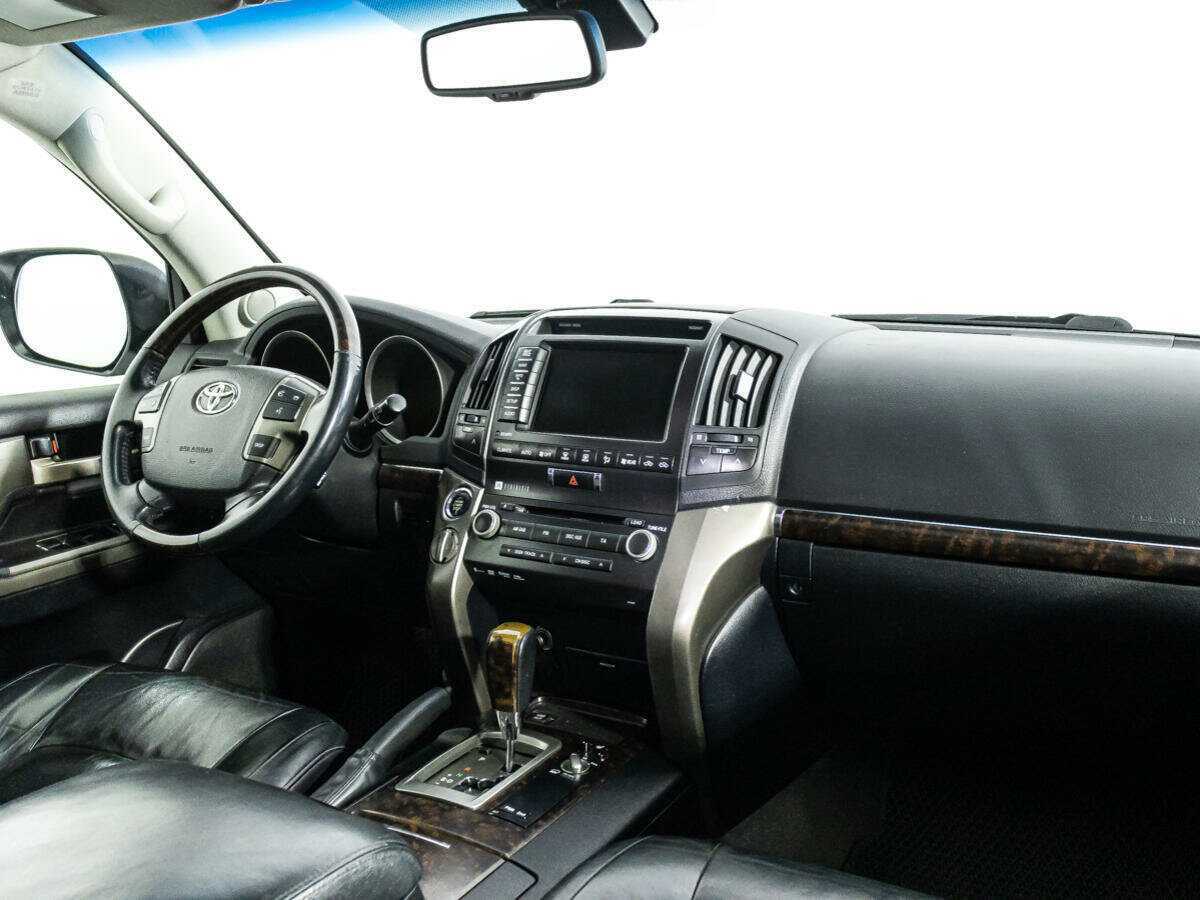 Toyota Land Cruiser с пробегом — 2011 год. Фото: #7