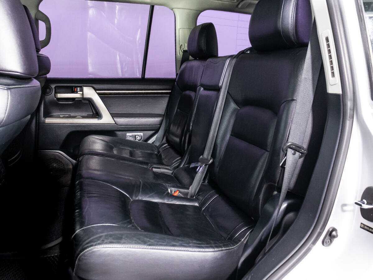 Toyota Land Cruiser с пробегом — 2011 год. Фото: #8