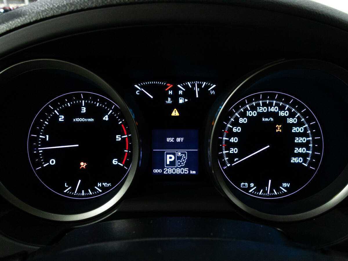 Toyota Land Cruiser с пробегом — 2011 год. Фото: #10