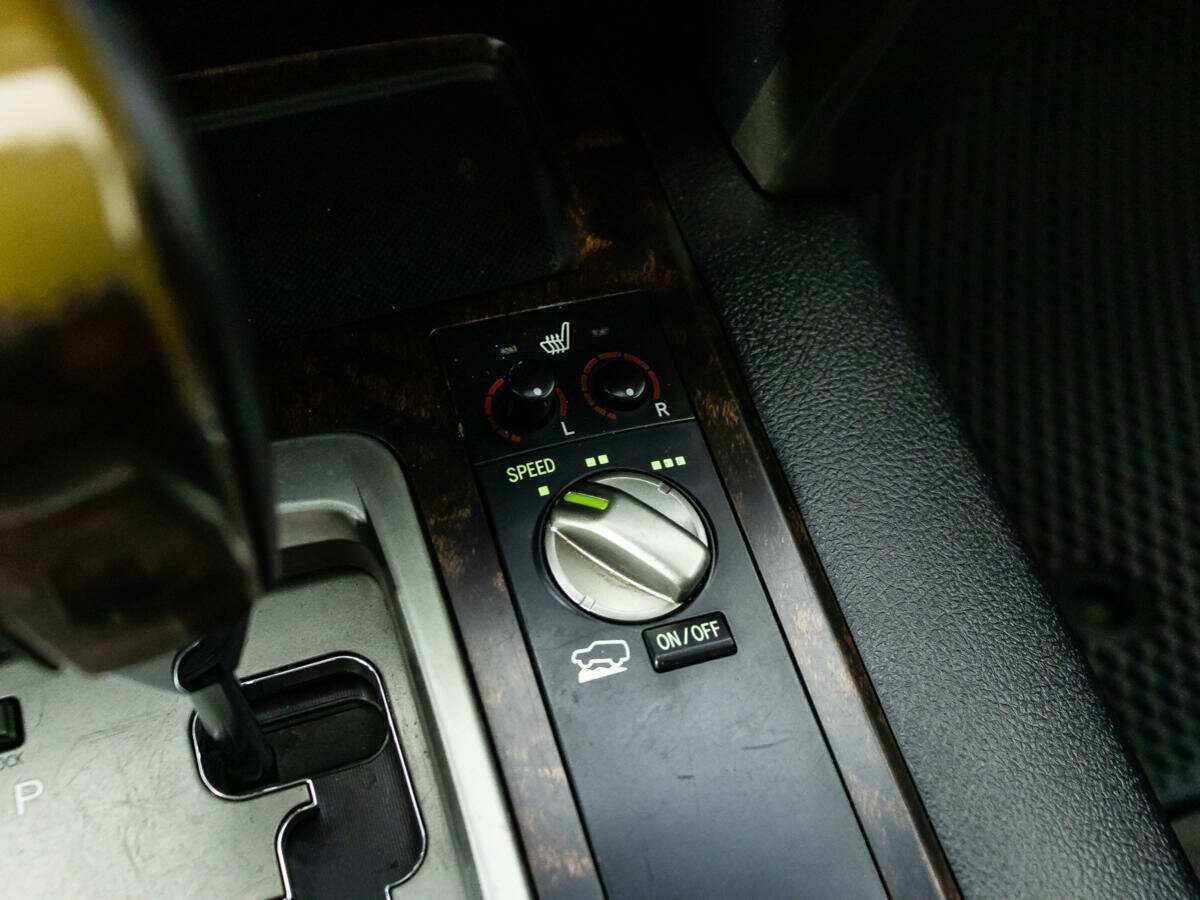 Toyota Land Cruiser с пробегом — 2011 год. Фото: #16