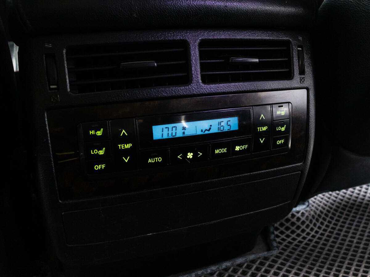 Toyota Land Cruiser с пробегом — 2011 год. Фото: #23