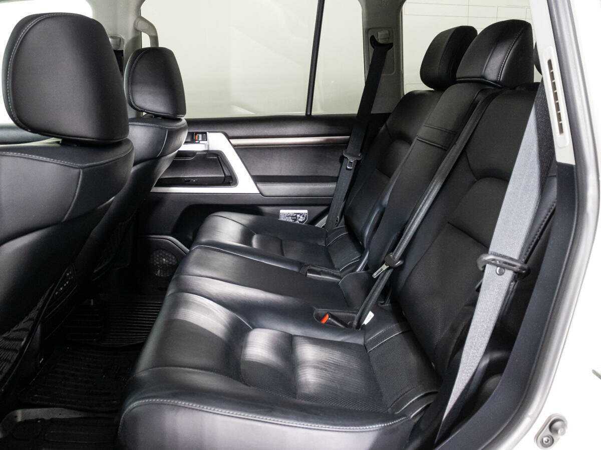 Toyota Land Cruiser с пробегом — 2015 год. Фото: #9