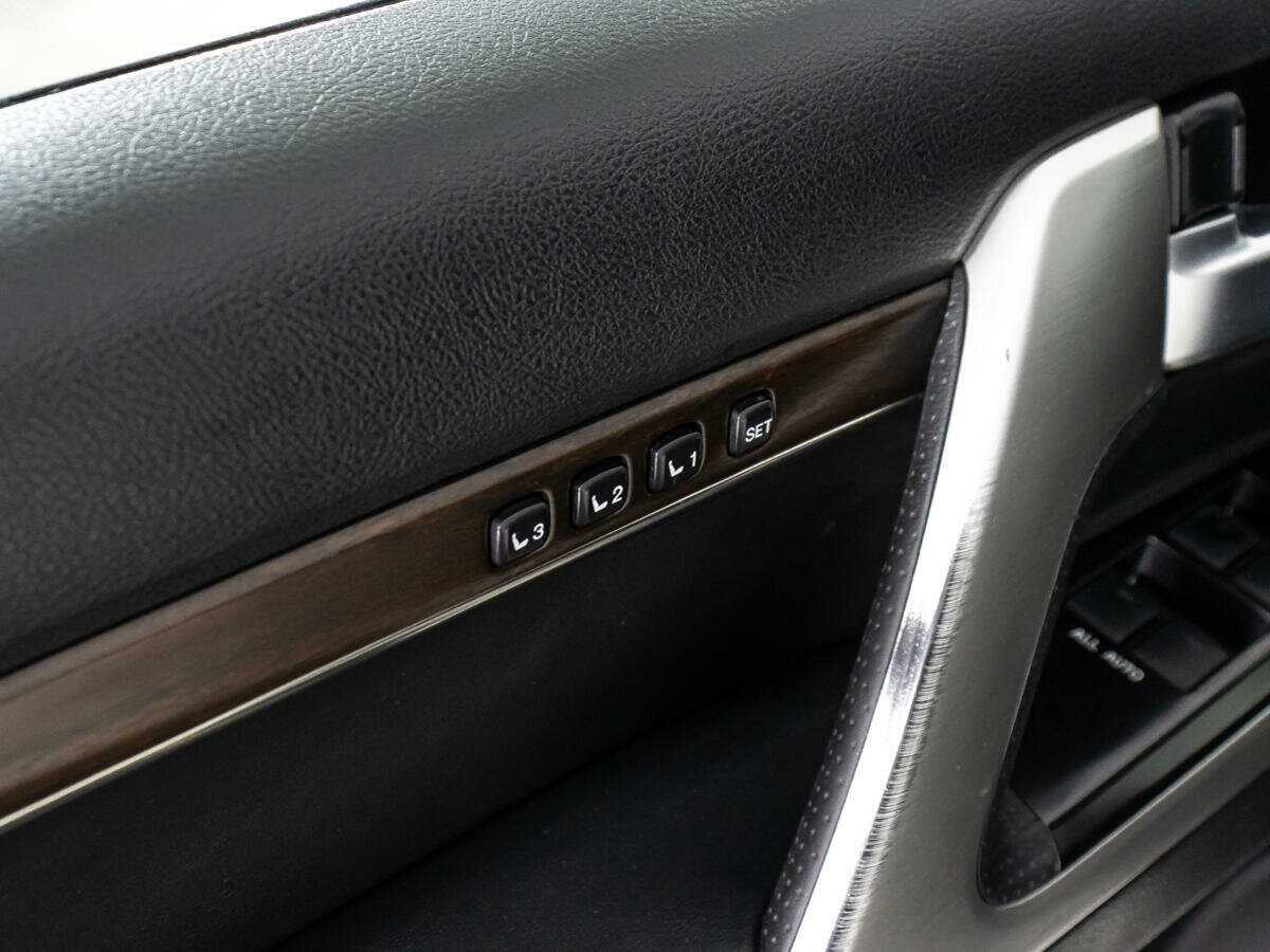 Toyota Land Cruiser с пробегом — 2015 год. Фото: #16