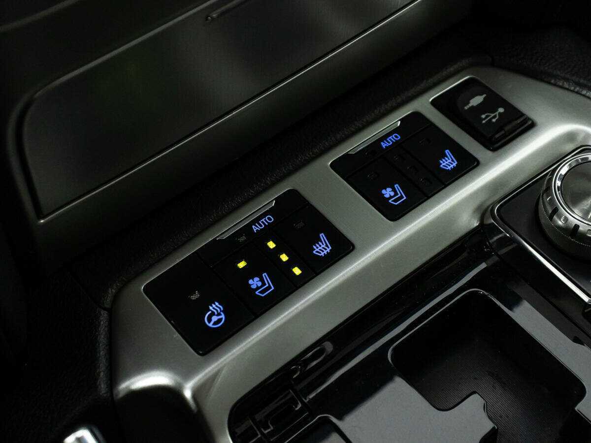 Toyota Land Cruiser с пробегом — 2015 год. Фото: #19