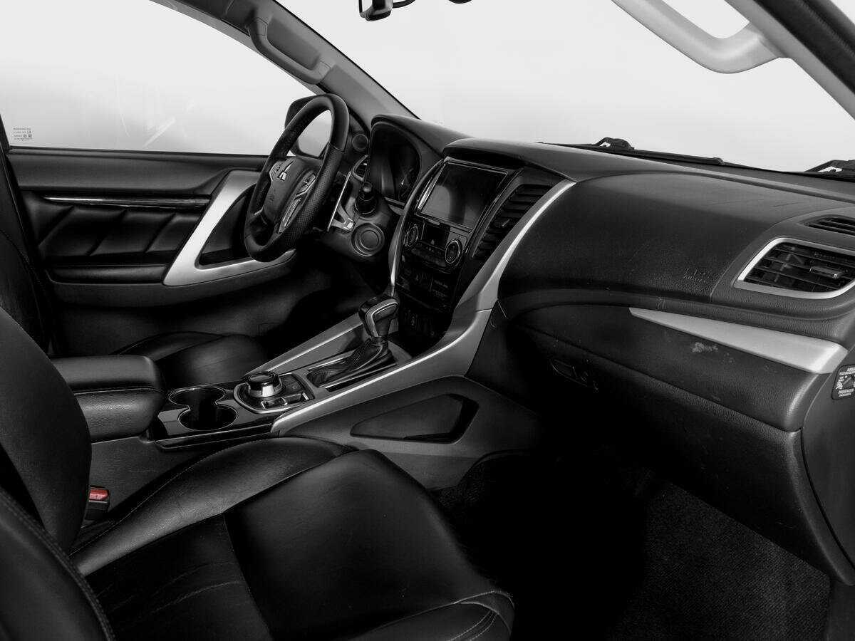 Mitsubishi Pajero Sport с пробегом — 2018 год. Фото: #8