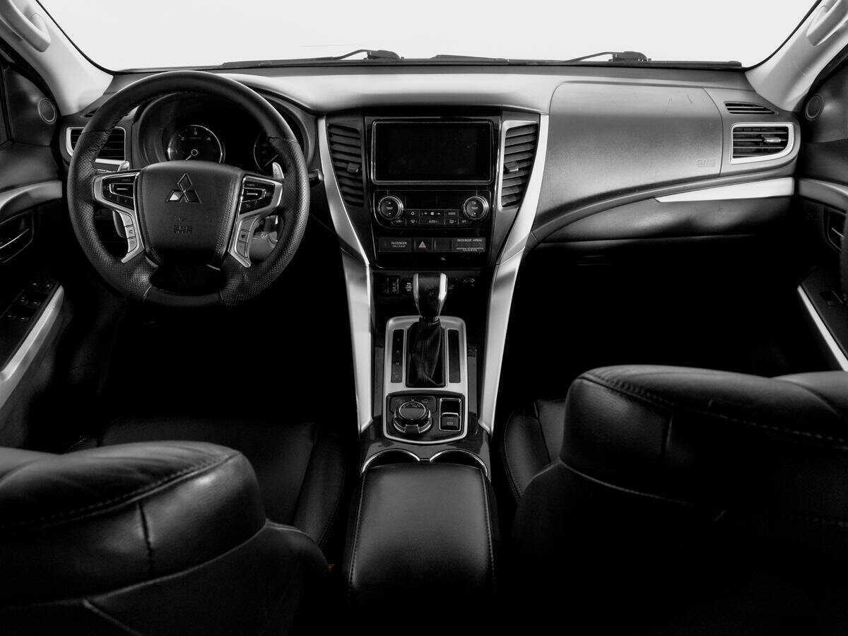 Mitsubishi Pajero Sport с пробегом — 2018 год. Фото: #11