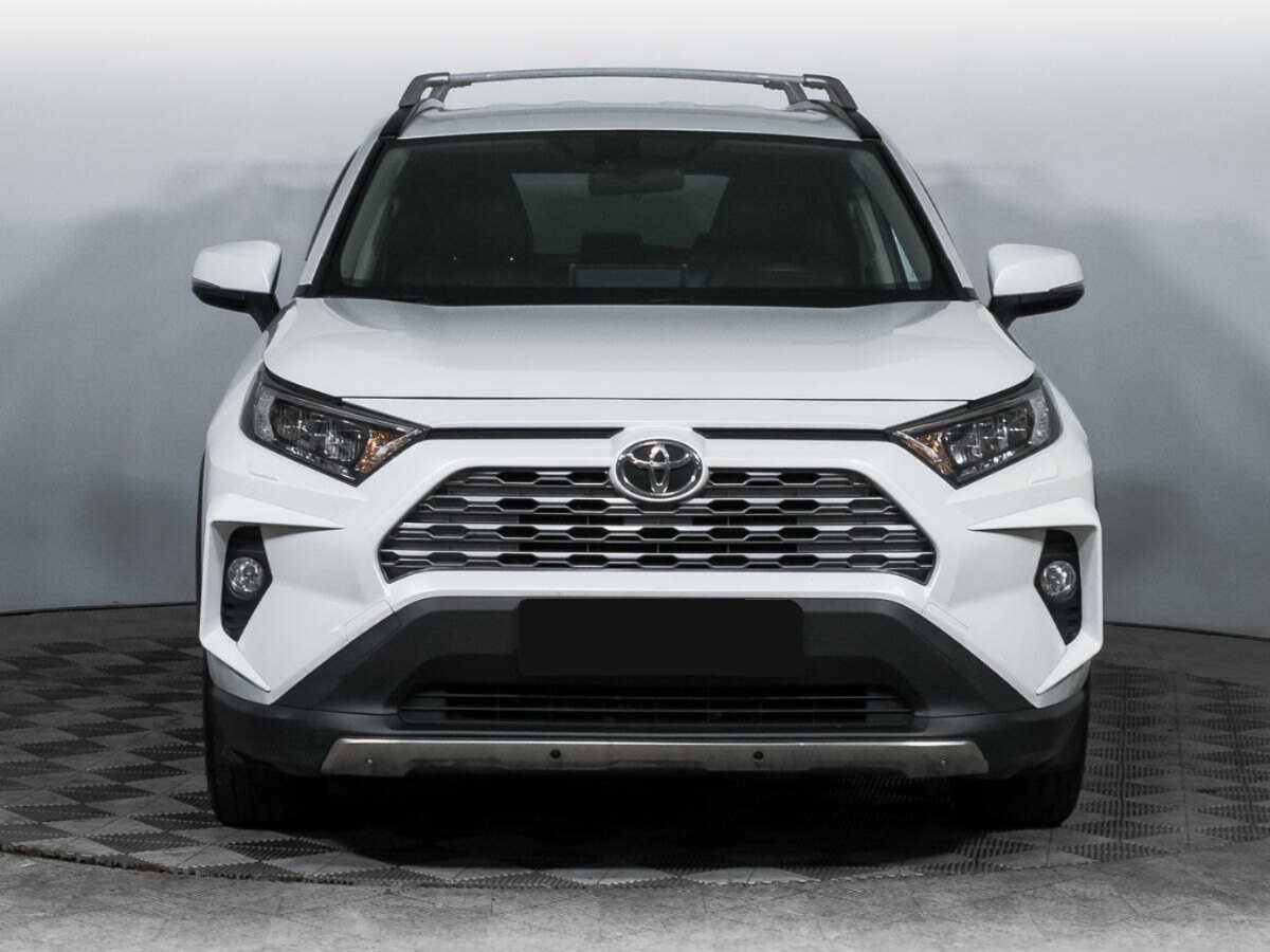 Toyota RAV4 с пробегом — 2020 год. Фото: #1