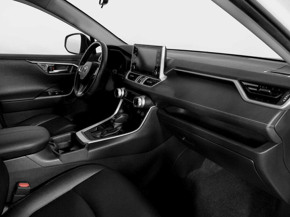 Toyota RAV4 с пробегом — 2020 год. Фото: #8