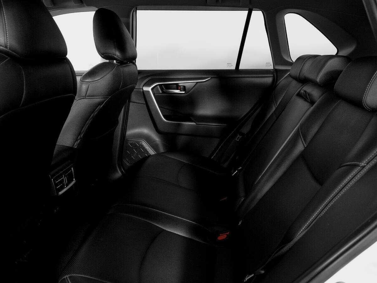 Toyota RAV4 с пробегом — 2020 год. Фото: #9