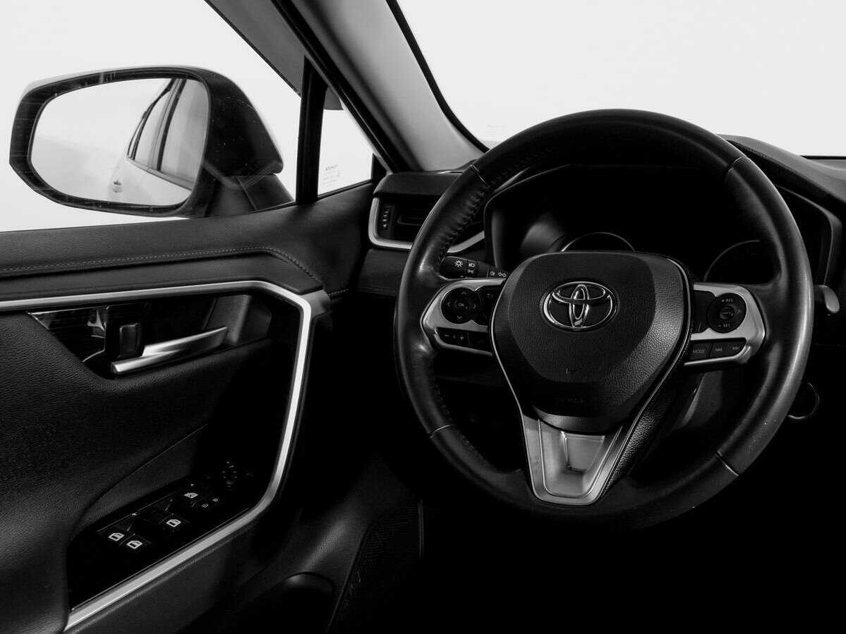 Toyota RAV4 с пробегом — 2020 год. Фото: #12