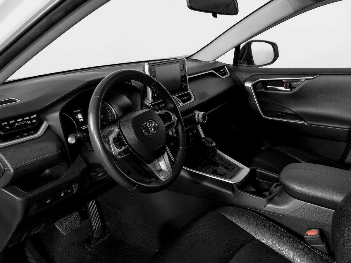 Toyota RAV4 с пробегом — 2020 год. Фото: #13