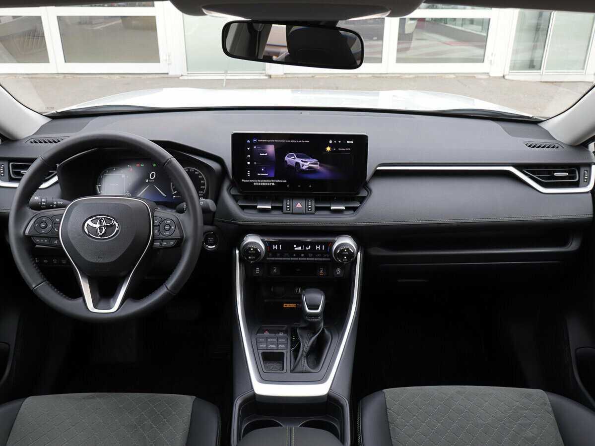 Toyota RAV4 с пробегом — 2024 год. Фото: #13