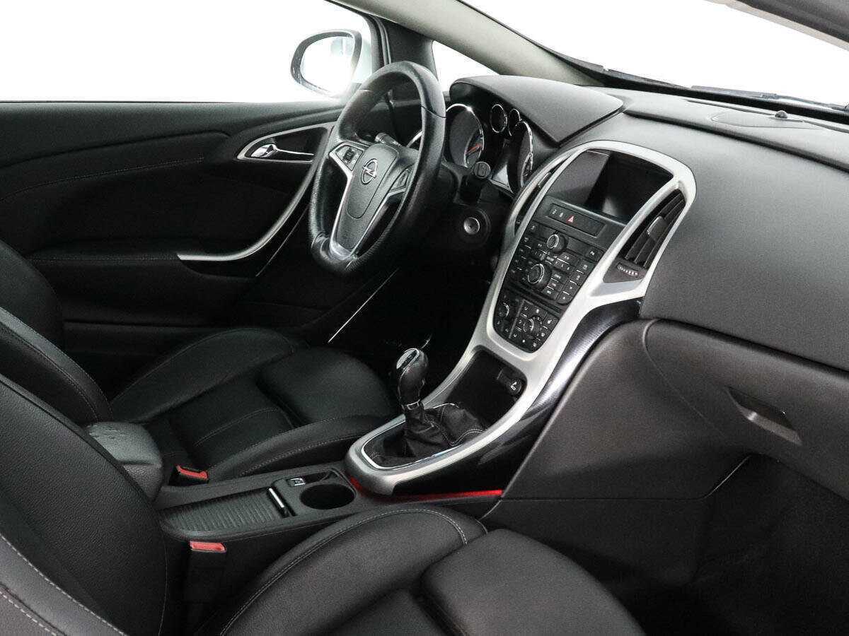 Opel Astra с пробегом — 2012 год. Фото: #8