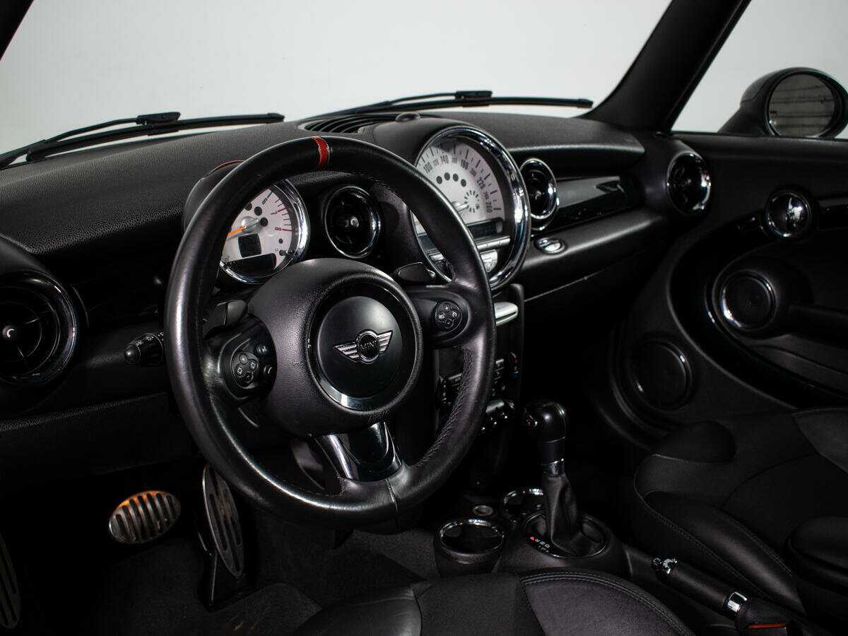 Mini Hatch с пробегом — 2012 год. Фото: #11