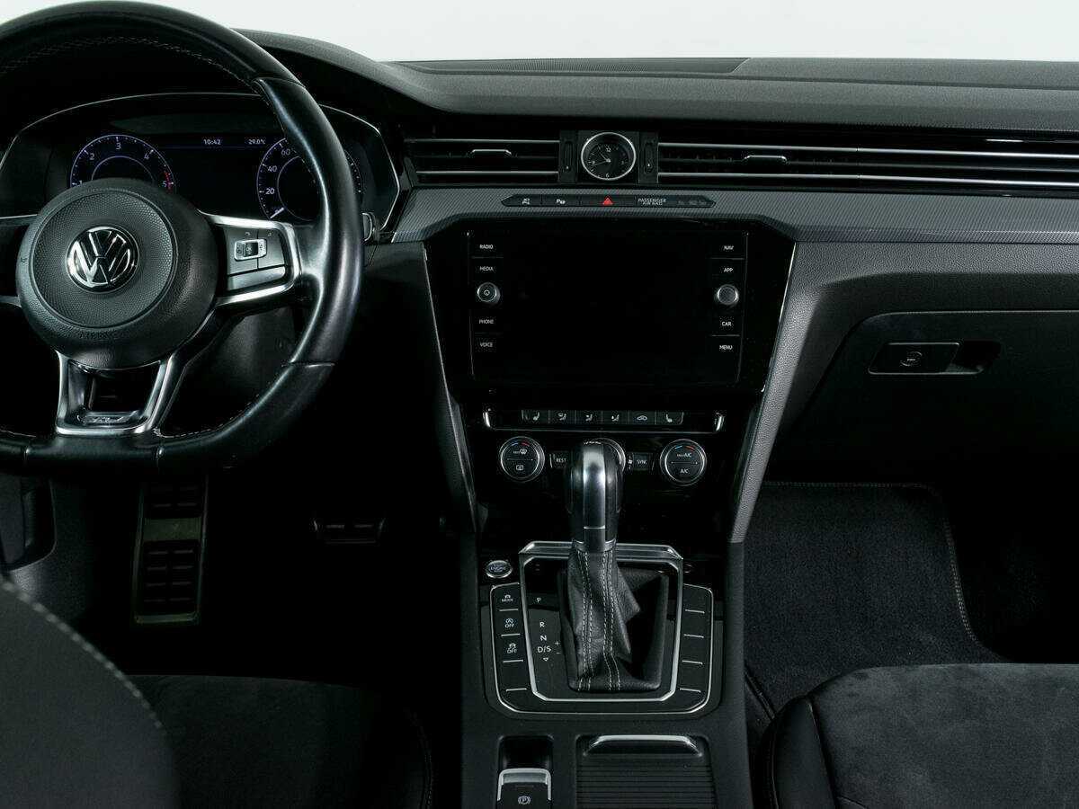 Volkswagen Arteon с пробегом — 2017 год. Фото: #9