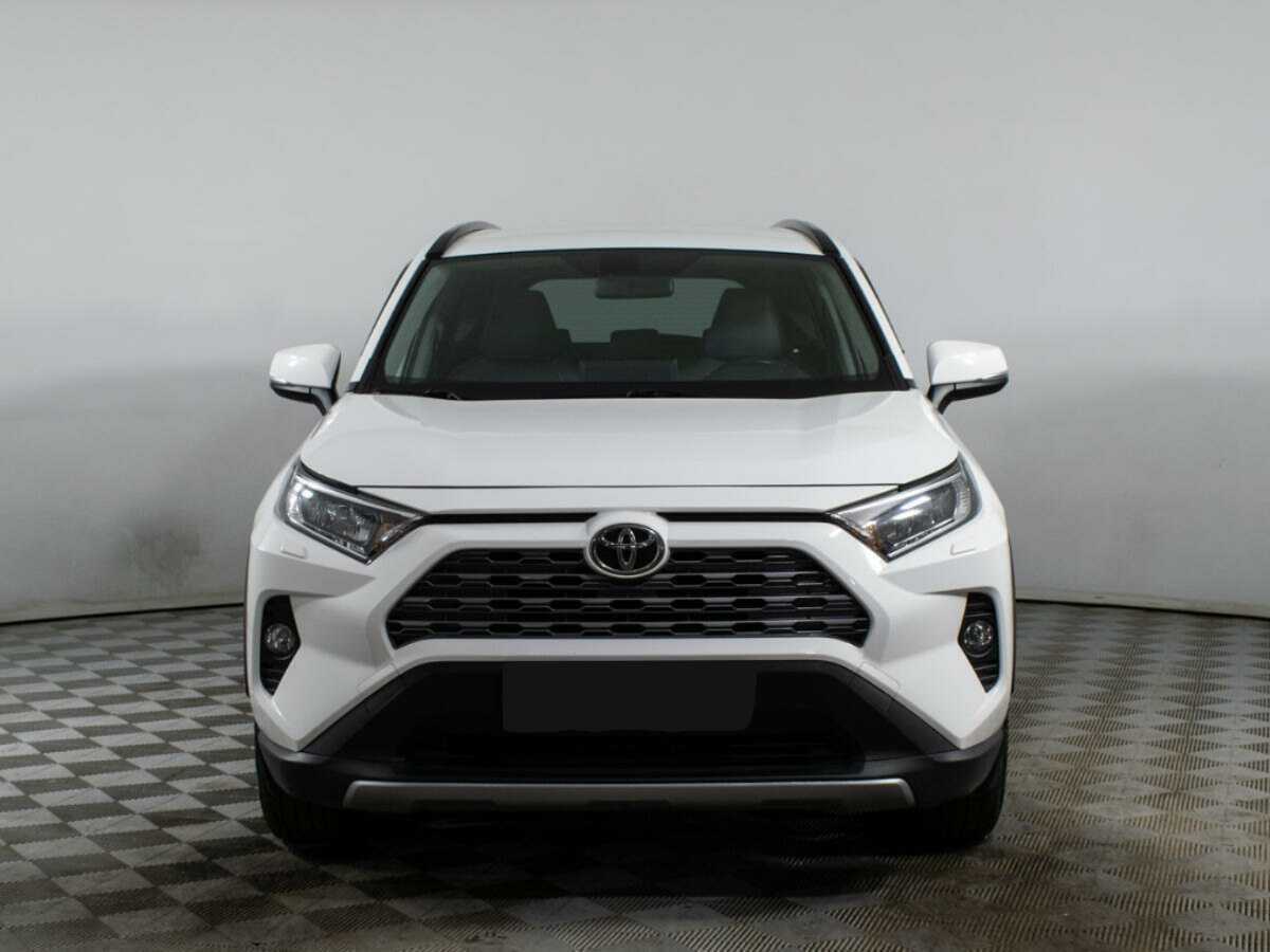 Toyota RAV4 с пробегом — 2020 год. Фото: #1
