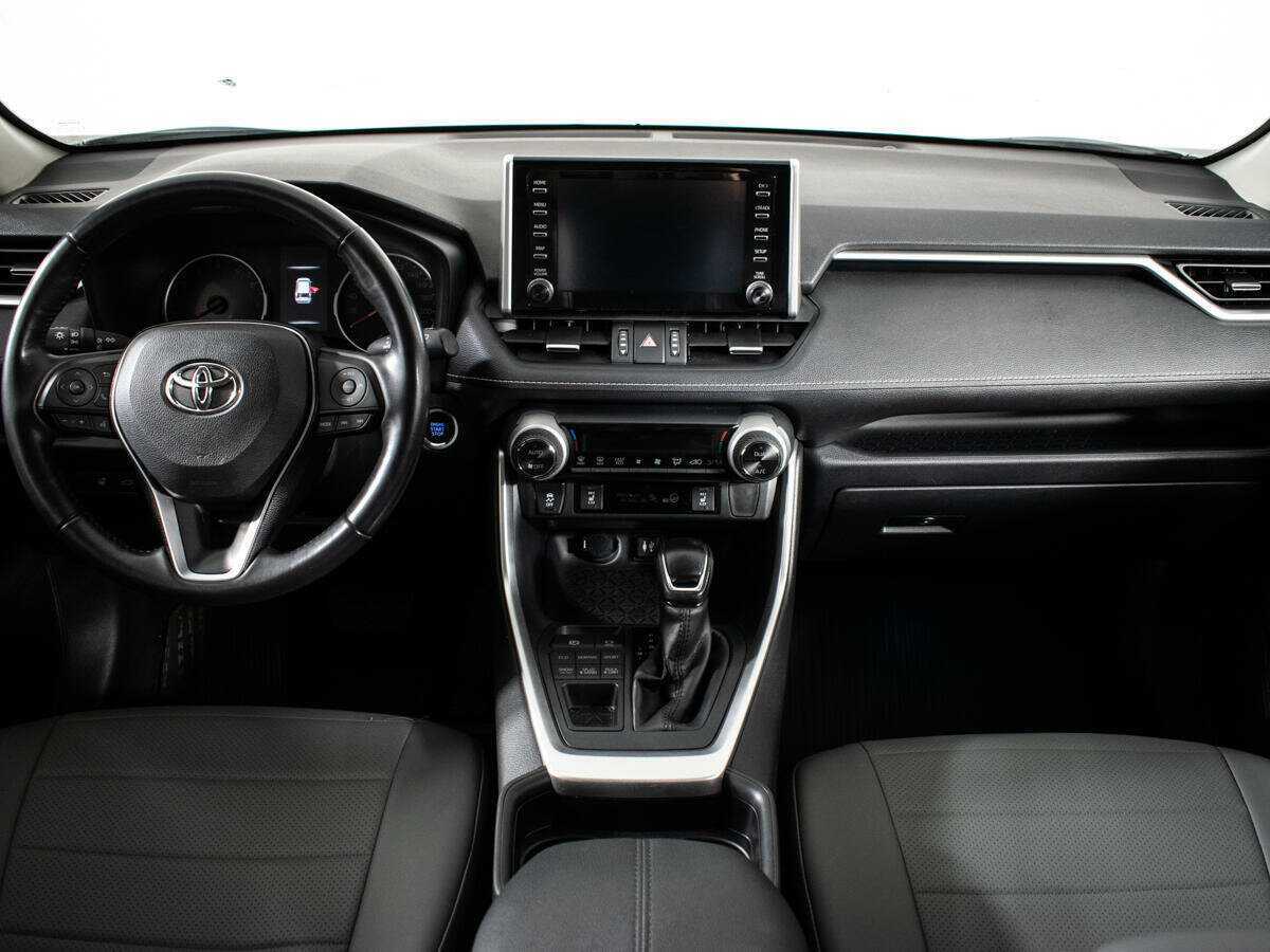 Toyota RAV4 с пробегом — 2020 год. Фото: #9
